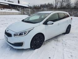 Weiß Gebraucht 2016 Kia Ceed Platinum Edition Kleinwagen | 7.999 € (Superpreis)