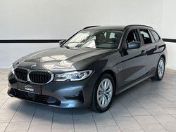 Grau Gebraucht 2022 BMW 320e Sport Line Kombi | 26.890 € (Fairer Preis)