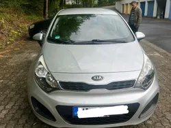 Silber Gebraucht 2013 Kia Rio Kombi | 4.300 €