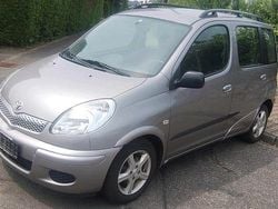 Silber Gebraucht 2005 Toyota Yaris Kombi | 2.880 € (Fairer Preis)