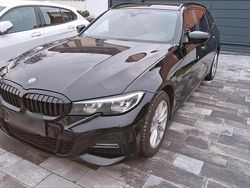 Schwarz Gebraucht 2021 BMW 320e M Sport Kombi | 22.400 € (Superpreis)