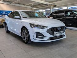 Frostweiß Gebraucht 2022 Ford Focus ST-Line Limousine | 20.990 € (Fairer Preis)