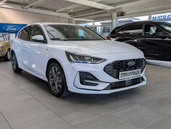 Frostweiß Gebraucht 2022 Ford Focus ST-Line Limousine | 20.990 € (Fairer Preis)