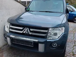 Grau Gebraucht 2009 Mitsubishi Pajero Top SUV | 18.555 € (Fairer Preis)