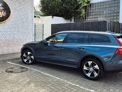 Blau Gebraucht 2022 Volvo V60 CC Pro Kombi | 28.950 € (Fairer Preis)