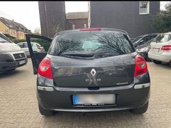 Schwarz Gebraucht 2007 Renault Clio II Kleinwagen | 3.200 € (Etwas zu teuer)