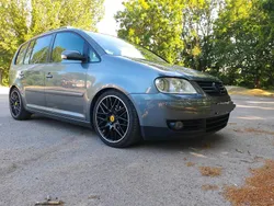 Grau Gebraucht 2004 VW Touran Van / Kleinbus | 3.500 €