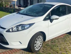 Weiß Gebraucht 2011 Ford Fiesta Ambiente Kleinwagen | 4.400 € (Fairer Preis)
