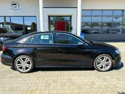 Schwarz Gebraucht 2017 Audi S3 Sport Limousine | 24.480 €