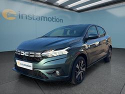 Grün Neu 2025 Dacia Sandero Kleinwagen | 18.749 € (Etwas zu teuer)