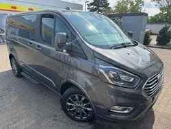 Grau Gebraucht 2022 Ford Tourneo Custom Van / Kleinbus | 38.900 €