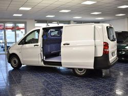 Weiß Gebraucht 2021 Mercedes Vito Van / Kleinbus | 16.770 €