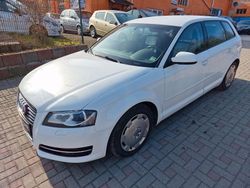 Weiß Gebraucht 2012 Audi A3 Sportback Attraction Kleinwagen | 3.490 € (Fairer Preis)