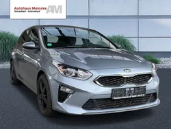 Silber Gebraucht 2019 Kia Ceed Limousine | 13.000 €