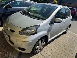 Silber Gebraucht 2009 Toyota Aygo Kleinwagen | 2.590 € (Fairer Preis)