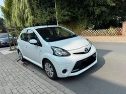 Weiß Gebraucht 2014 Toyota Aygo Cool Kleinwagen | 5.500 € (Superpreis)