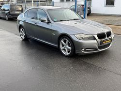 Grau Gebraucht 2011 BMW 318 Lifestyle Limousine | 7.600 € (Fairer Preis)