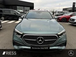 Metalliclack verdesilber Gebraucht 2023 Mercedes E220 AMG Kombi | 51.740 € (Teuer)
