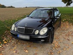 Schwarz Gebraucht 2004 Mercedes E500 Avantgarde Kombi | 5.499 € (Fairer Preis)