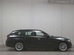 Schwarz Gebraucht 2023 BMW 320 Shadowline Kombi | 25.680 € (Superpreis)