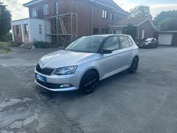 Silber Gebraucht 2015 Skoda Fabia Ambition Limousine | 7.250 € (Fairer Preis)