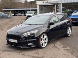 Pantherschwarz metallic Gebraucht 2015 Ford Focus ST Kombi | 13.990 € (Fairer Preis)
