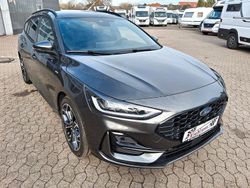 Grau Gebraucht 2024 Ford Focus ST-Line X Limousine | 24.695 € (Fairer Preis)