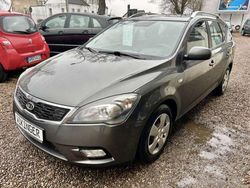 Phönixsilber Gebraucht 2010 Kia Ceed Sportswagon Vision Kombi | 5.490 € (Etwas zu teuer)