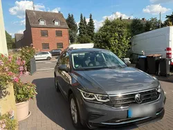 Grau Gebraucht 2022 VW Tiguan Life SUV | 33.000 € (Guter Preis)