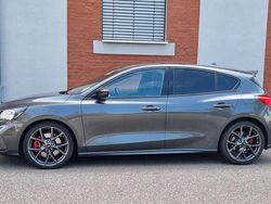 Grau Gebraucht 2019 Ford Focus ST Limousine | 23.399 € (Fairer Preis)