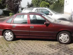 Rot Gebraucht 1991 Opel Vectra Limousine | 16.499 €