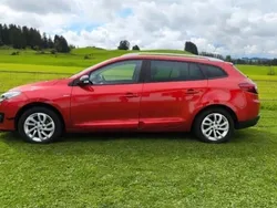 Rot Gebraucht 2016 Renault Mégane III Intens Limousine | 8.750 € (Guter Preis)