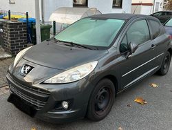 Grau Gebraucht 2011 Peugeot 207 Limousine | 2.800 € (Etwas zu teuer)