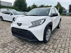 Schneeweiß Neu 2025 Toyota Aygo Play Kleinwagen | 15.390 €