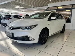 Weiß Gebraucht 2015 Toyota Auris Touring Sports Executive Kombi | 12.890 € (Fairer Preis)