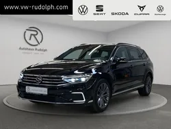 Deep black perleffekt (metallic) Gebraucht 2021 VW Passat GTE Kombi | 27.980 € (Etwas zu teuer)