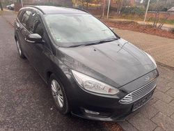 Grau Gebraucht 2016 Ford Focus Business Edition Kombi | 4.590 € (Guter Preis)