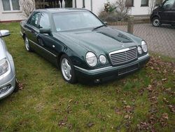 Grün Gebraucht 1997 Mercedes E240 Limousine | 6.700 €