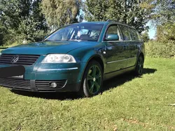 Grün Gebraucht 2001 VW Passat Kombi | 3.800 €