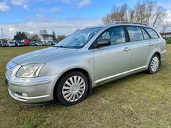 Silber Gebraucht 2003 Toyota Avensis Sol Kombi | 1.500 € (Fairer Preis)