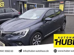Grau Gebraucht 2021 Renault Clio V Experience Limousine | 11.499 € (Superpreis)