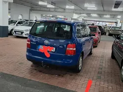 Blau Gebraucht 2004 VW Touran Van / Kleinbus | 2.400 €