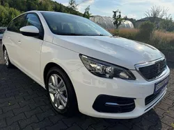 Weiß Gebraucht 2019 Peugeot 308 Active Kombi | 14.450 € (Fairer Preis)