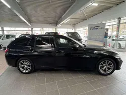 Black sapphire Gebraucht 2022 BMW 318 Shadowline Kombi | 27.999 € (Fairer Preis)