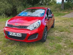 Rot Gebraucht 2011 Kia Rio Attract Limousine | 3.890 € (Fairer Preis)