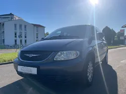 Blau Gebraucht 2001 Chrysler Voyager Van / Kleinbus | 2.950 € (Teuer)