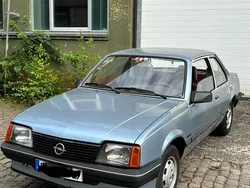 Blau Gebraucht 1983 Opel Ascona | 750 €