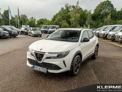 Weiß Gebraucht 2024 Alfa Romeo Junior Edizione Speciale Limousine | 37.990 € (Guter Preis)