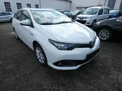 Weiß Gebraucht 2018 Toyota Auris Touring Sports Team Kombi | 13.890 € (Guter Preis)