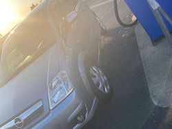 Grau Gebraucht 2006 Opel Meriva Van / Kleinbus | 2.000 € (Fairer Preis)